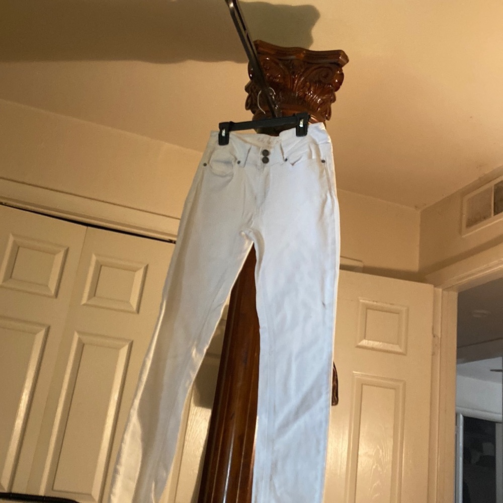 White skinny jeans cute